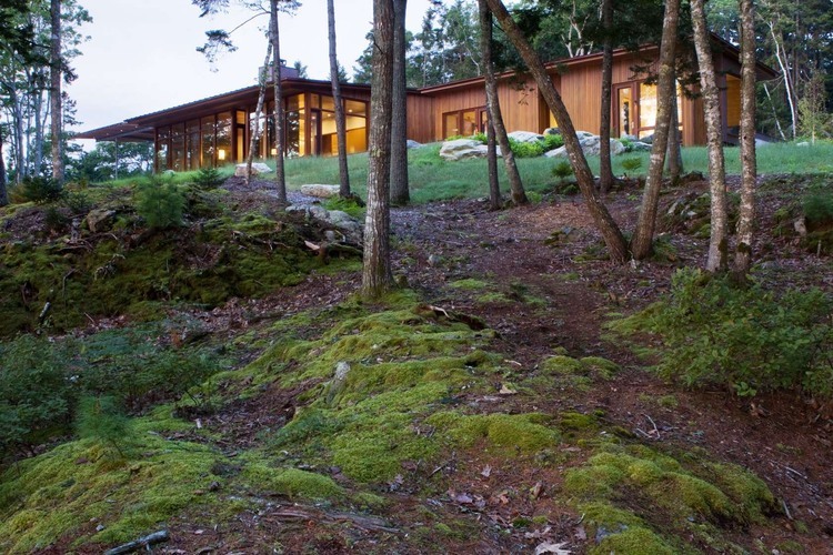 Medomak River House by Anmahian Winton Architects