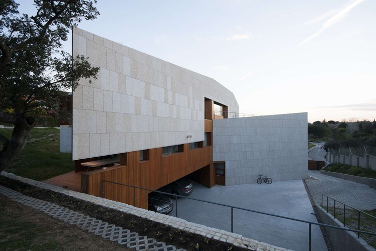 Monteprincipe House by Camacho Macia Architects