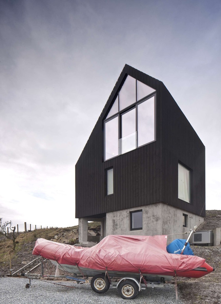 Camusdarach Sands House by Raw Architecture Workshop