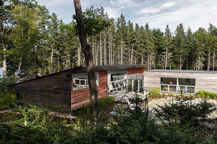 House on a Cove by Elliott + Elliott Architecture