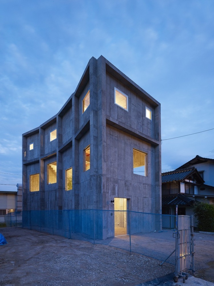 House in Yagi by Suppose Design Office