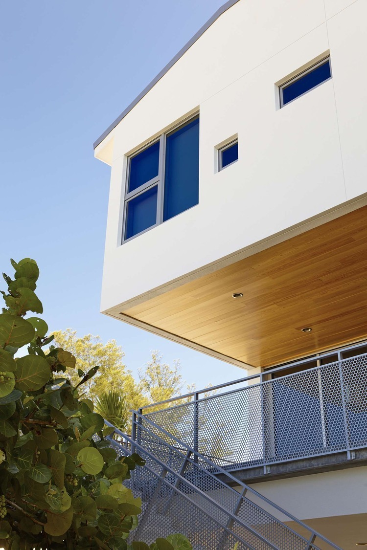 Seagrape House by Traction Architecture