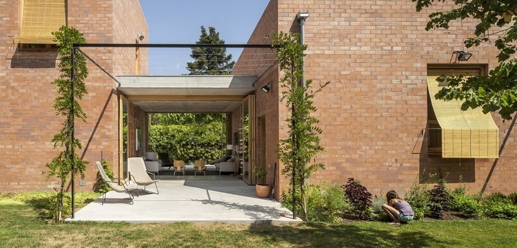 House 1101 by Harquitectes