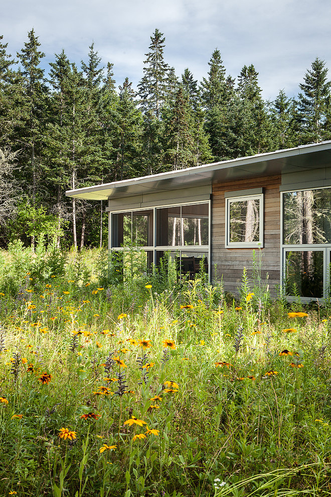 House on a Cove by Elliott + Elliott Architecture