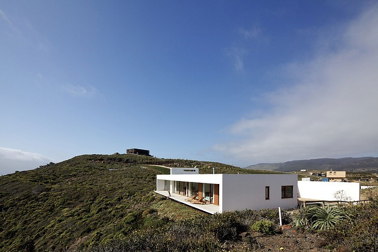 Tunquen House by Nicolás Lipthay Allen / L2C