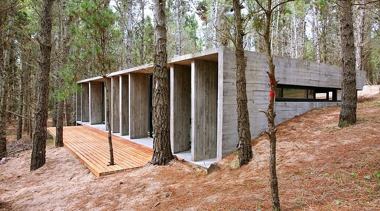 Concrete House by Besonias Almeida