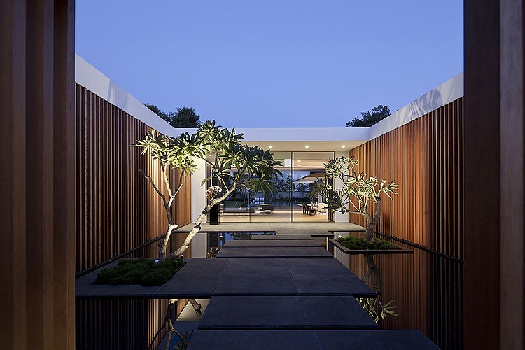 Float House by Pitsou Kedem Architects