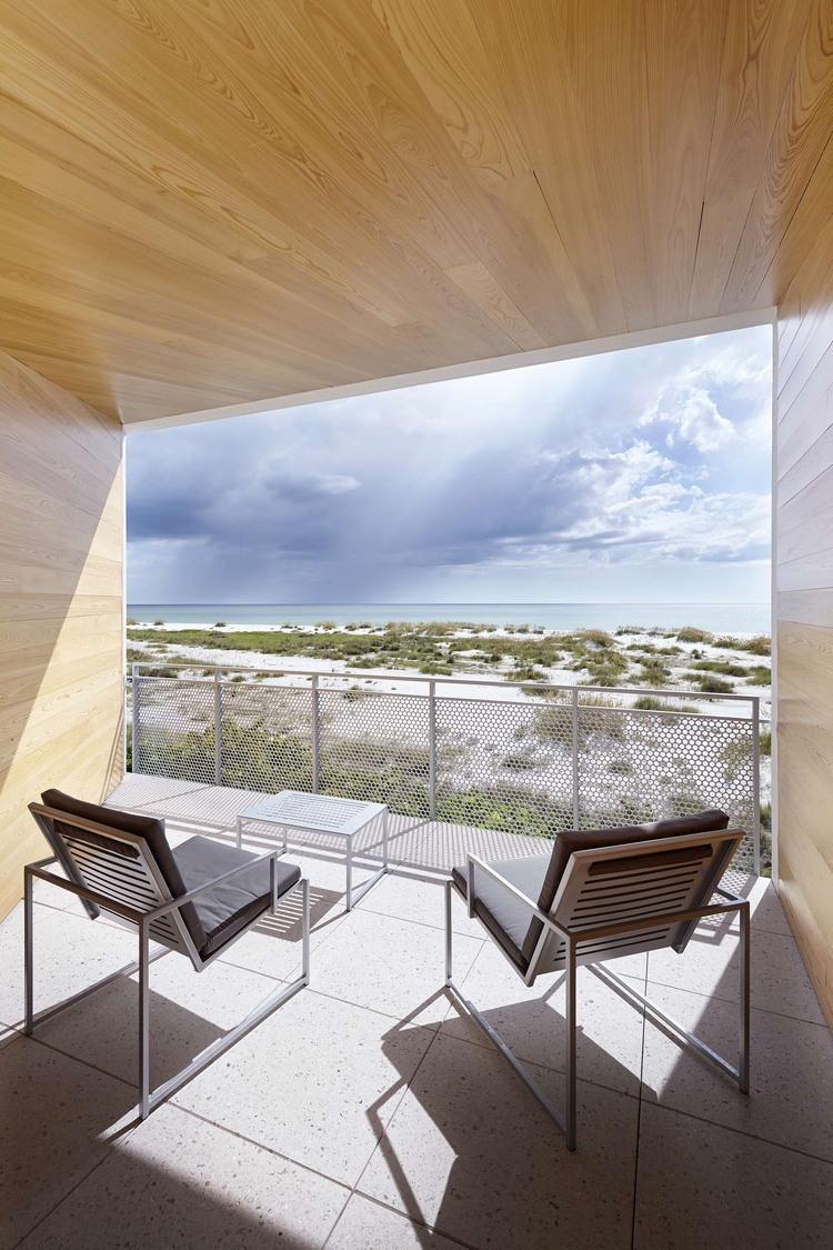Seagrape House by Traction Architecture