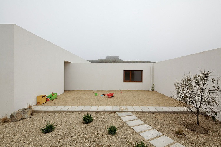 Tunquen House by Nicolás Lipthay Allen / L2C