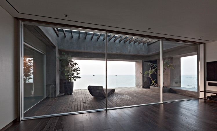 Villa in the Sky by Abraham John Architects