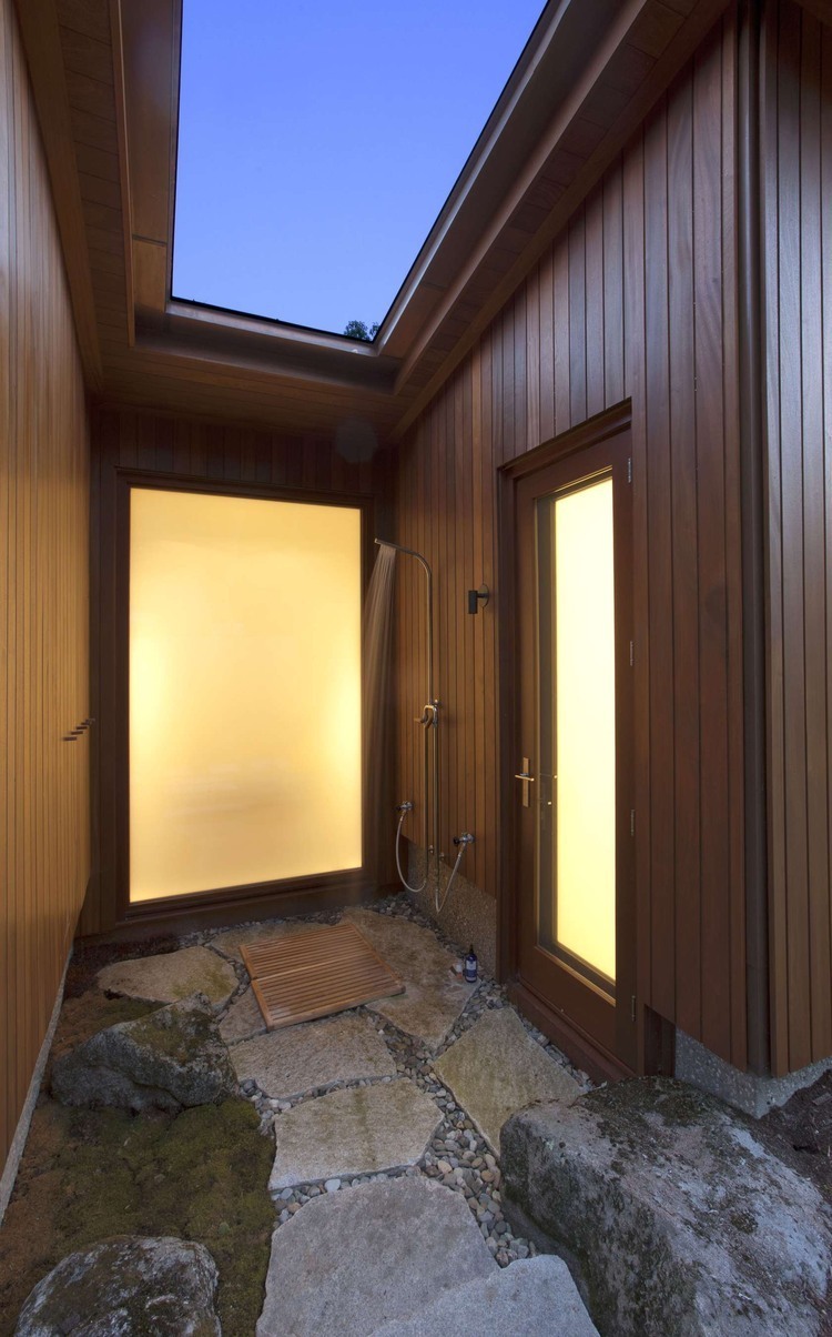 Medomak River House by Anmahian Winton Architects
