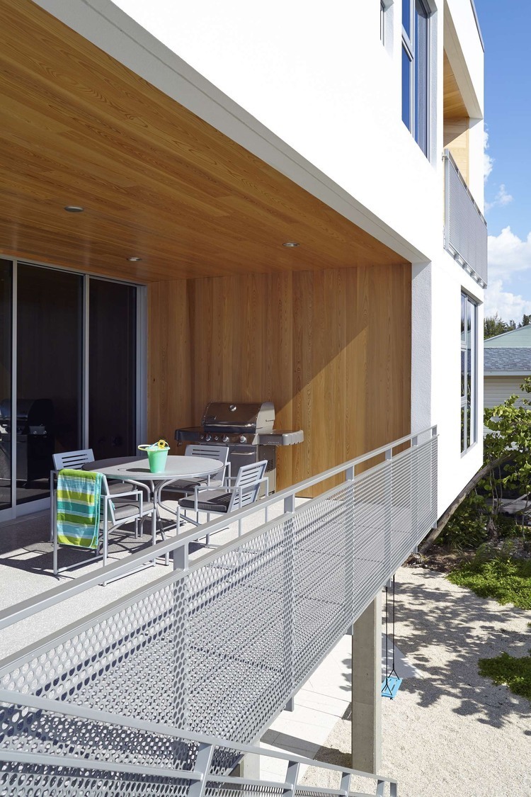 Seagrape House by Traction Architecture