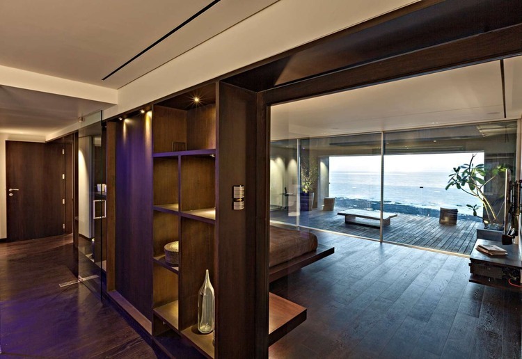 Villa in the Sky by Abraham John Architects