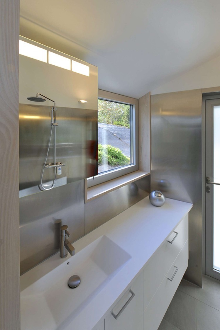 Aluminum Cabin by Jarmund / Vigsnaes Architects