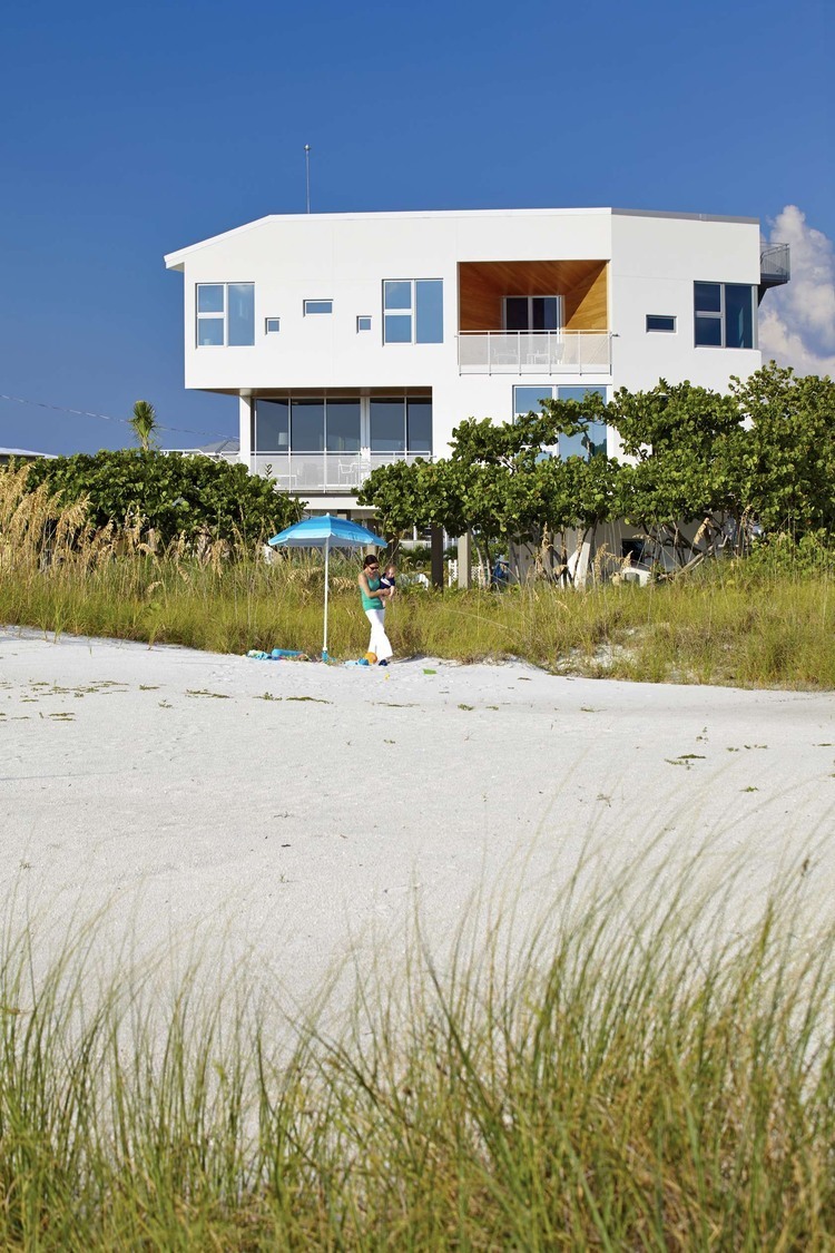 Seagrape House by Traction Architecture