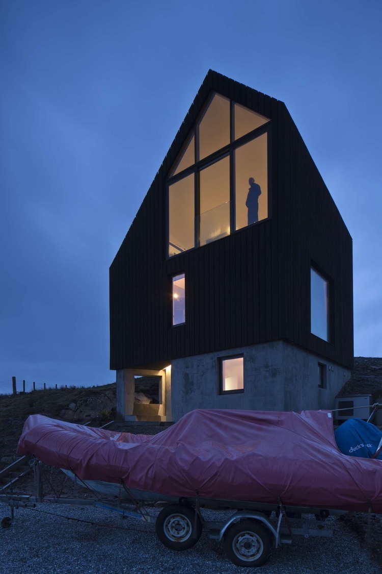 Camusdarach Sands House by Raw Architecture Workshop