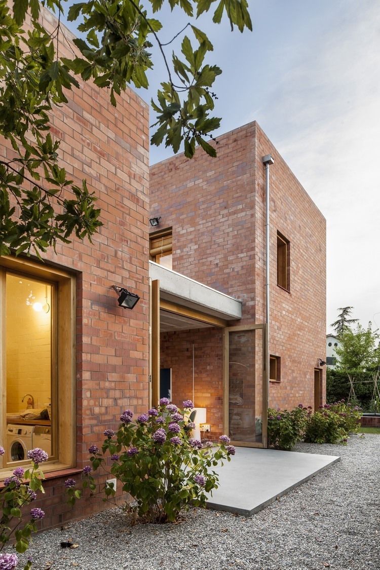 House 1101 by Harquitectes