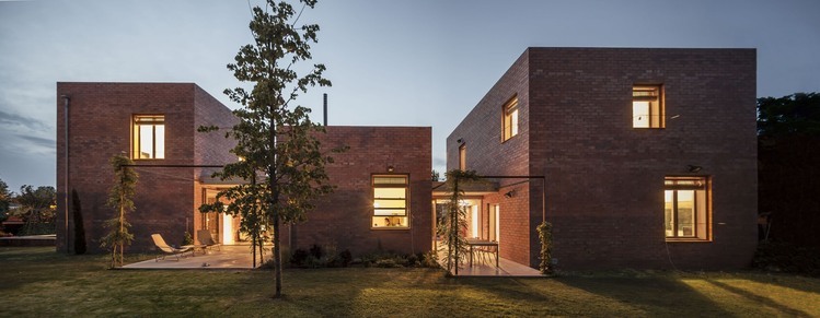 House 1101 by Harquitectes