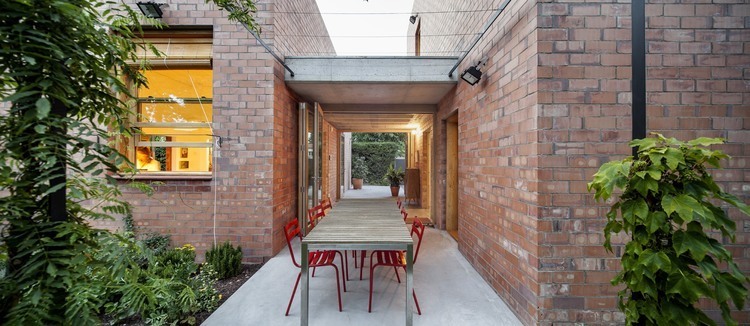 House 1101 by Harquitectes