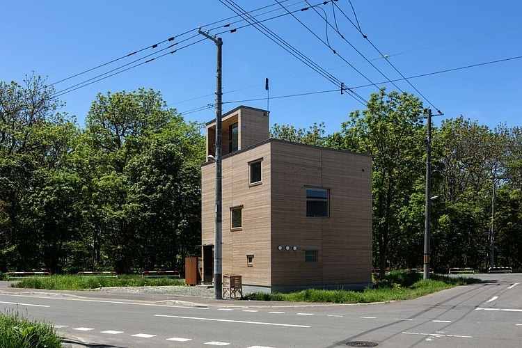 Floor & Floor House by Akasaka Shinichiro Atelier