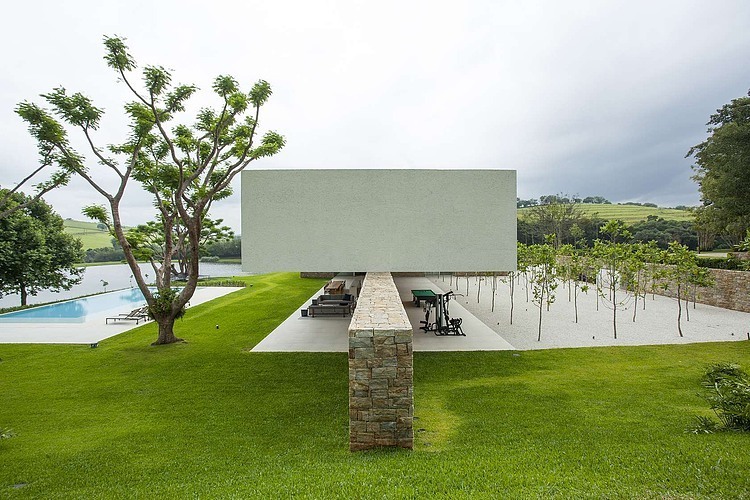 Itatiba Residence by Roccovidal P+W