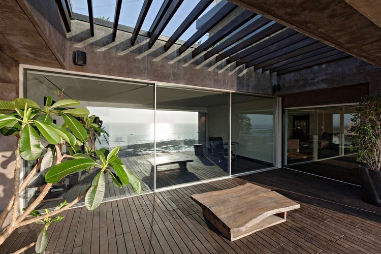 Villa in the Sky by Abraham John Architects