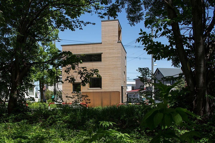 Floor & Floor House by Akasaka Shinichiro Atelier