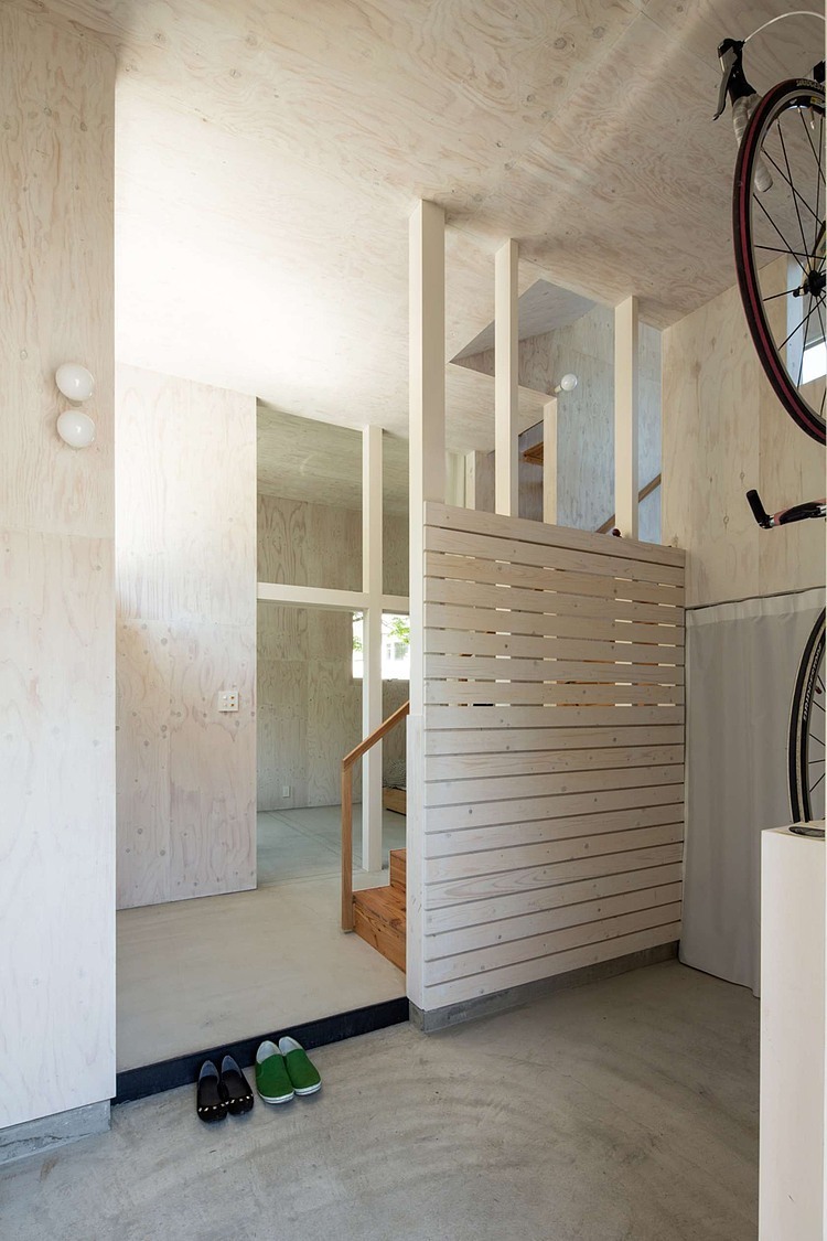 Floor & Floor House by Akasaka Shinichiro Atelier