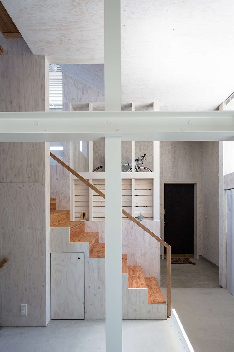 Floor & Floor House by Akasaka Shinichiro Atelier