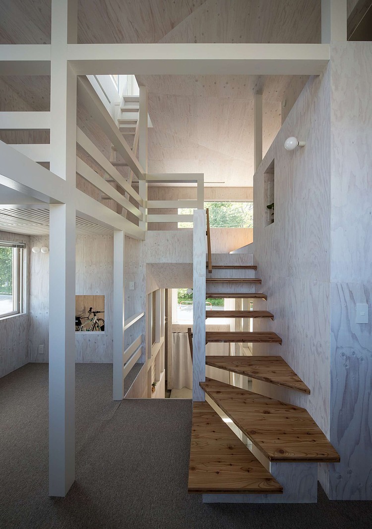 Floor & Floor House by Akasaka Shinichiro Atelier