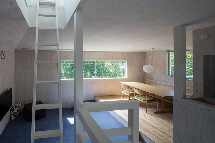 Floor & Floor House by Akasaka Shinichiro Atelier