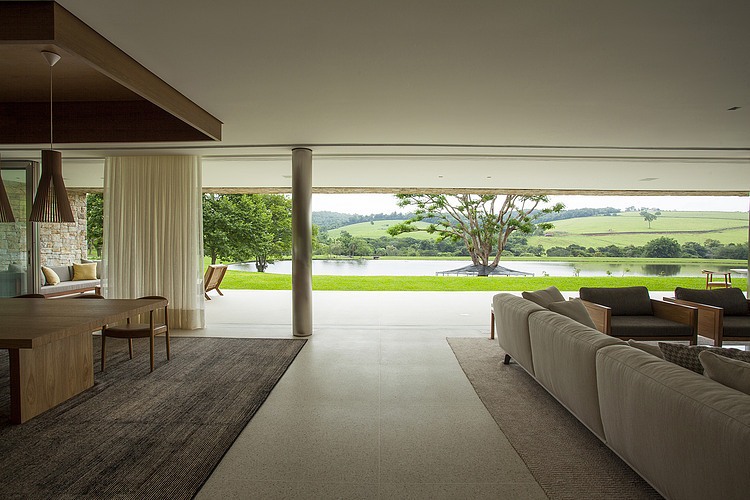 Itatiba Residence by Roccovidal P+W