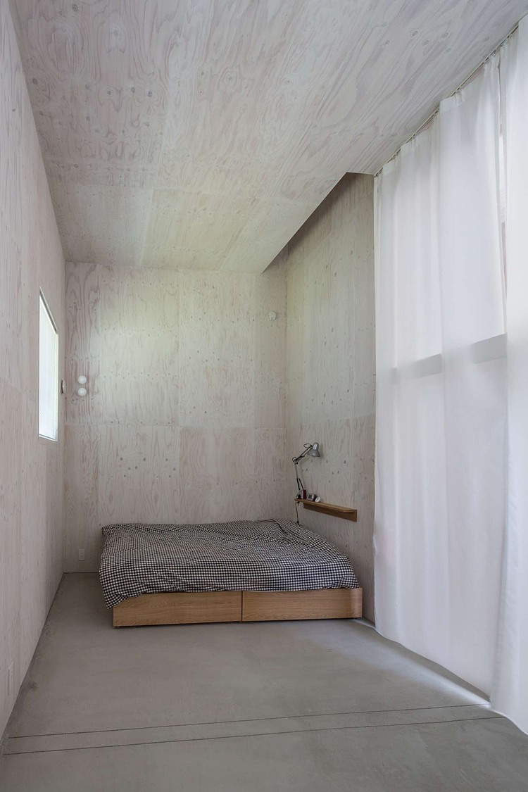 Floor & Floor House by Akasaka Shinichiro Atelier