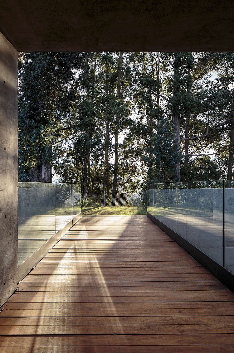 Los Chillos House by Diez + Muller Arquitectos