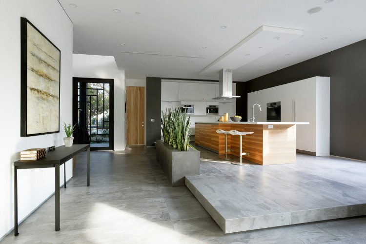 S. Mansfield Ave by Amit Apel Design