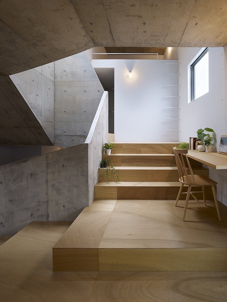 House In Nishiochiai by Suppose Design Office