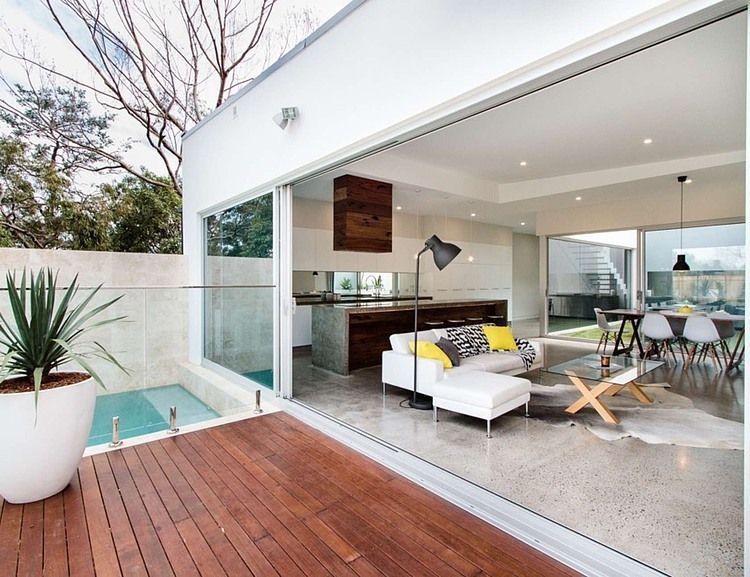 House in Oyster Bay by Couvaras Architects