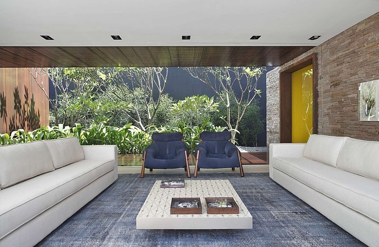 AH House by Studio Guilherme Torres