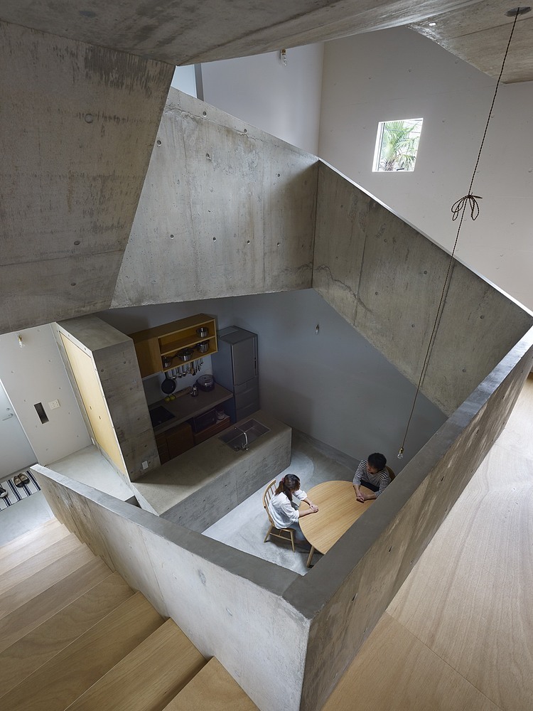 House In Nishiochiai by Suppose Design Office