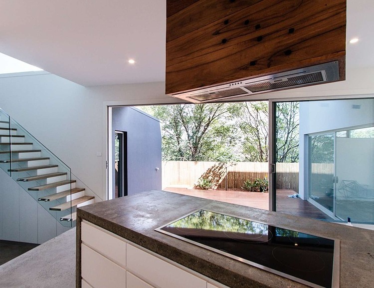 House in Oyster Bay by Couvaras Architects