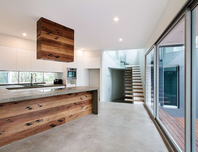 House in Oyster Bay by Couvaras Architects