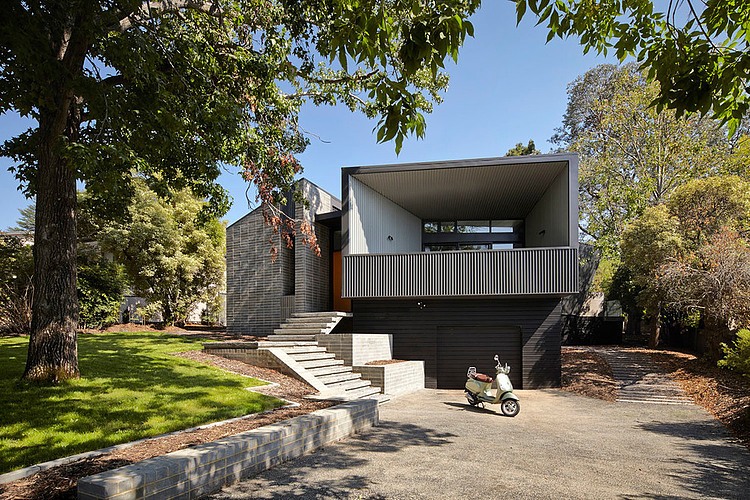 Narrabundah House by Adam Dettrick Architects