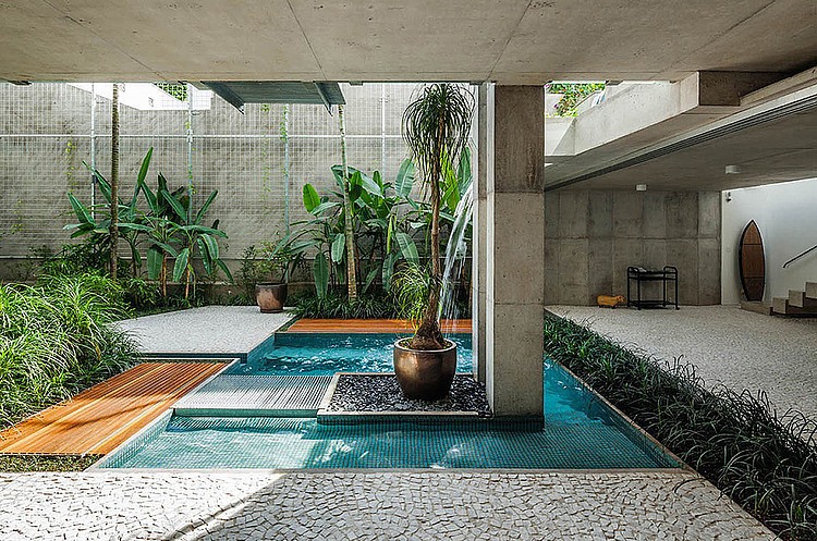 Weekend House by SPBR