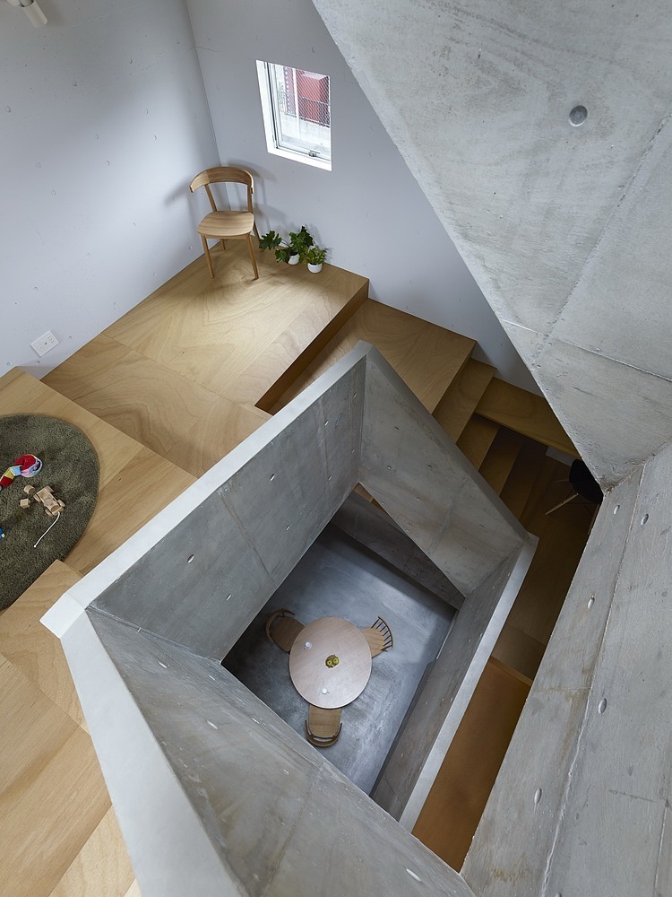 House In Nishiochiai by Suppose Design Office