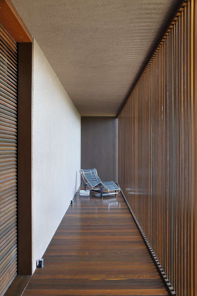AH House by Studio Guilherme Torres