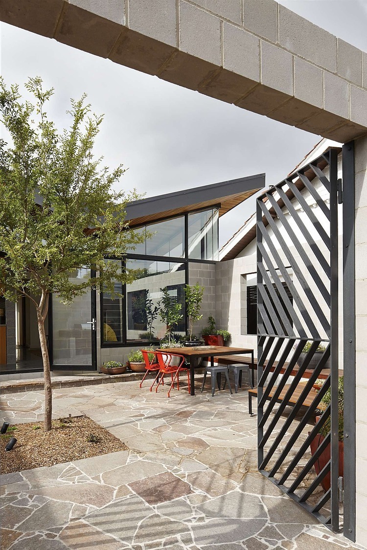Fairfield Hacienda by MRTN Architects