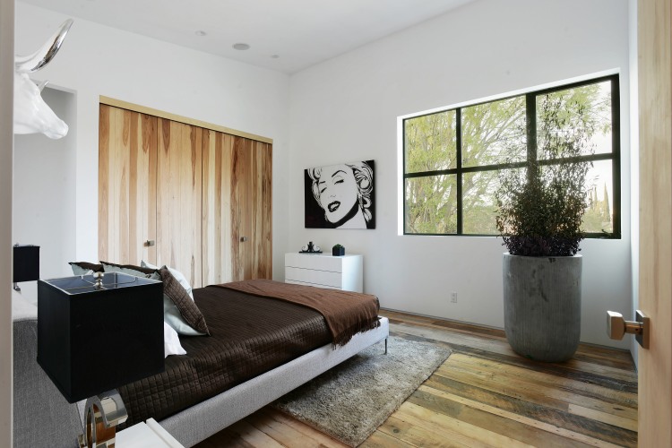 S. Mansfield Ave by Amit Apel Design