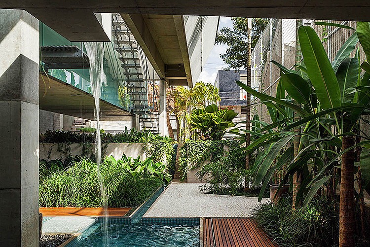 Weekend House by SPBR