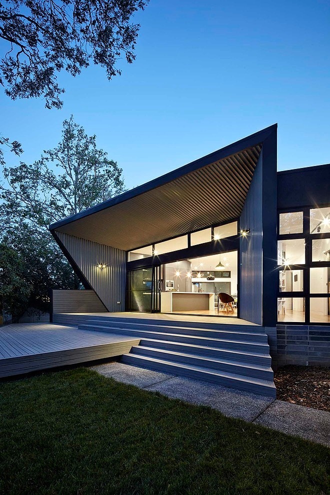 Narrabundah House by Adam Dettrick Architects