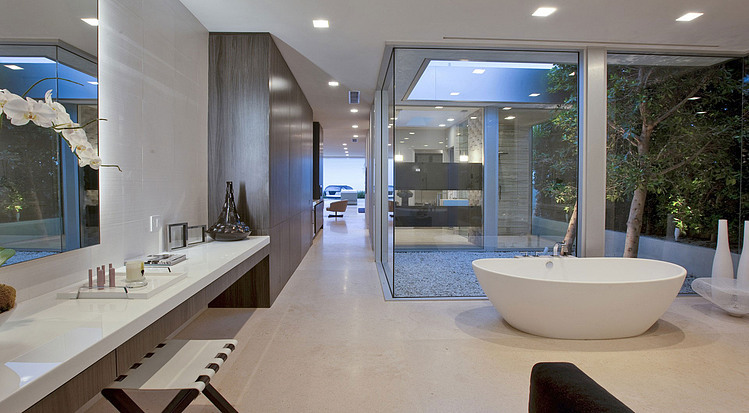 House in Beverly Hills by McClean Design